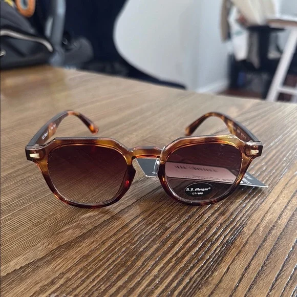 Plenty Tortoise Shell Sunglasses - Picture 4 of 4